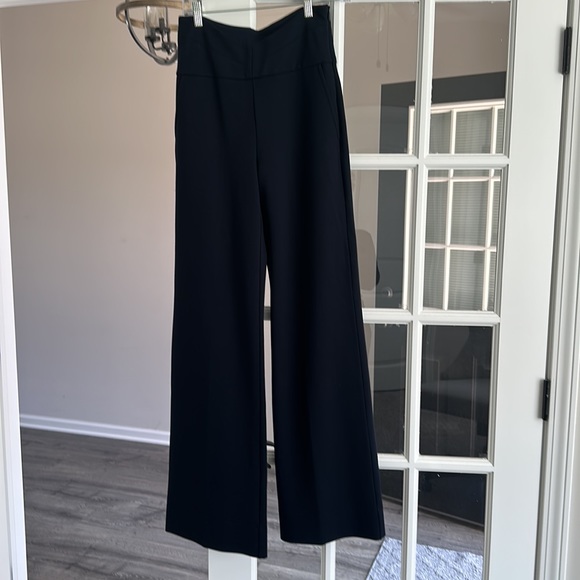 CAbi Coco Trouser Navy in Size 4Long. Rarely worn near perfect condition - Picture 2 of 3